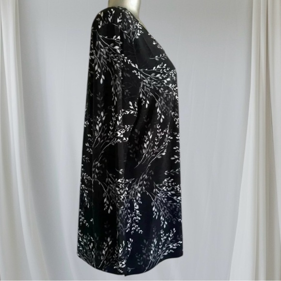 $10 Add-On 💟Plus Size Printed Long Sleeve Top - Picture 4 of 12